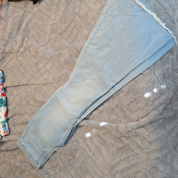 2 pairs of bell bottom pants - Picture 5 of 7